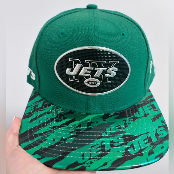 Jets Snap Back - Picture 1 of 7